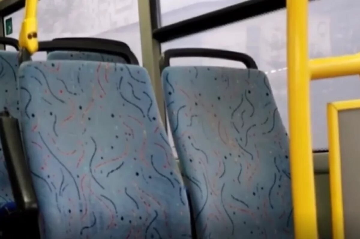    Жители Корсакова жалуются на ужасное состояние салонов автобусов