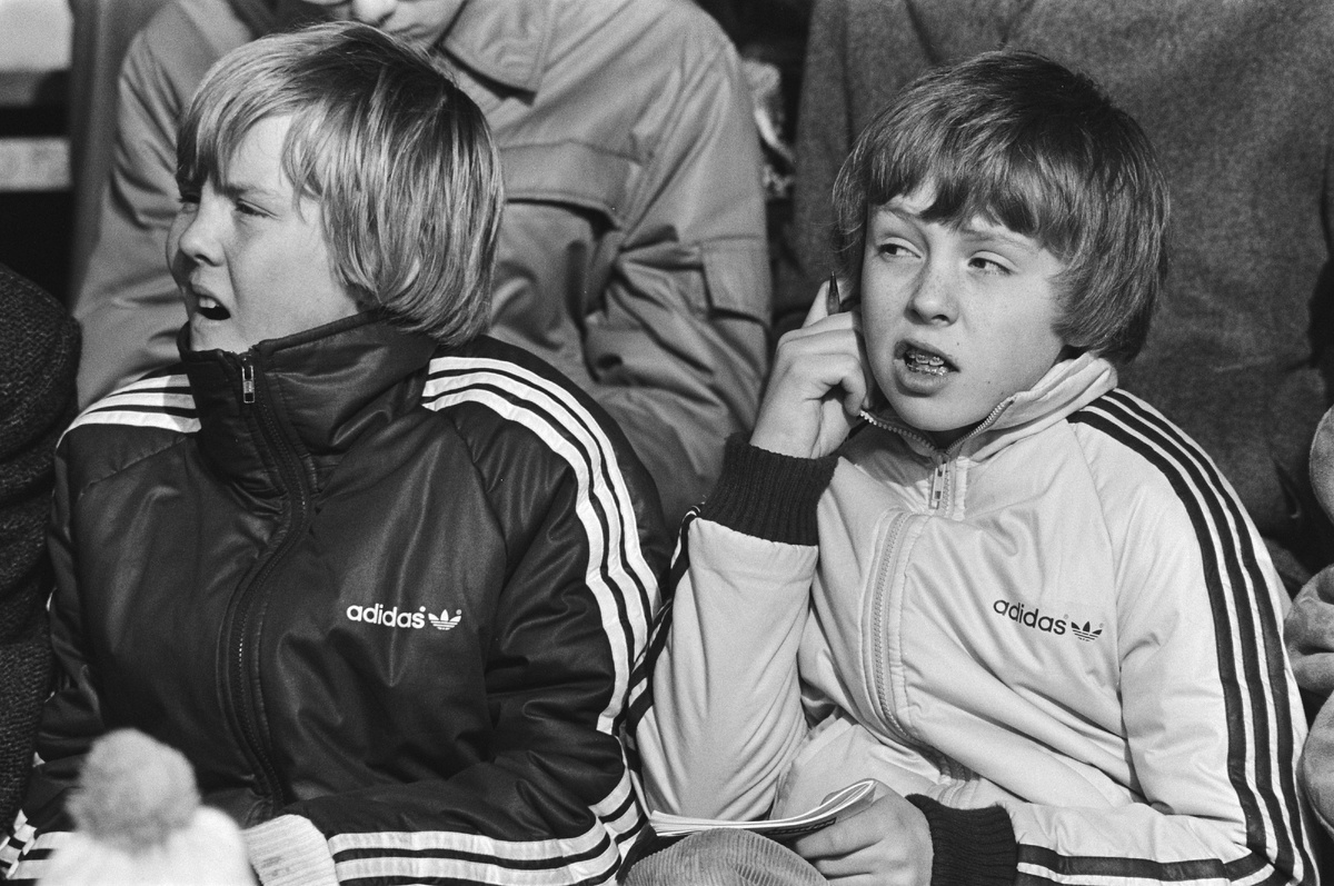 Виллем-Александр (слева) в возрасте 14 лет и его брат Фризо (1982)