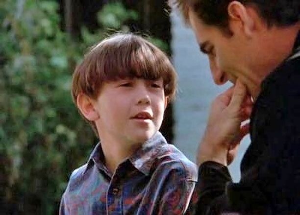 * Из "Пинтереста'". Справа на кадре из эпизода сериала Скотт Бакула - центральная фигура "Квантового скачка".