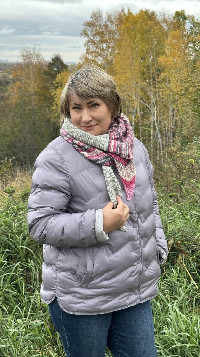 Одна из последних работ, платок из носочной пряжи, классный получился 