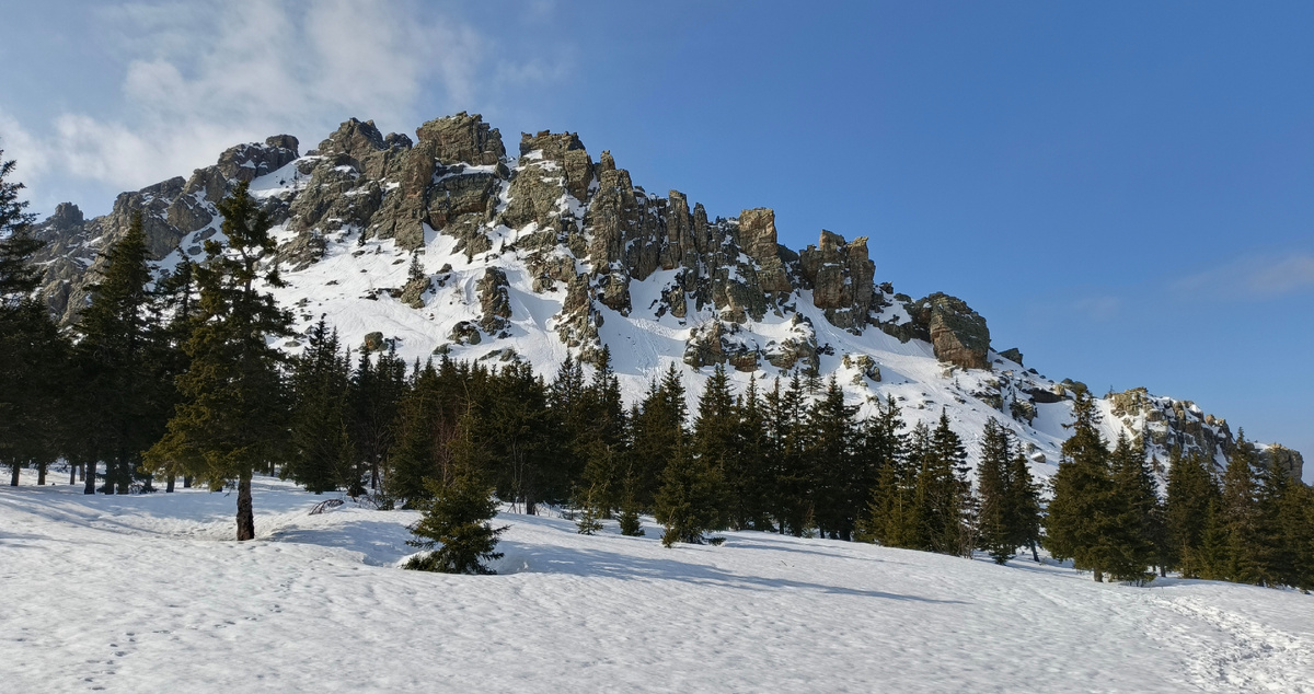 Откликной гребень в начале марта 2025. Фото автора.