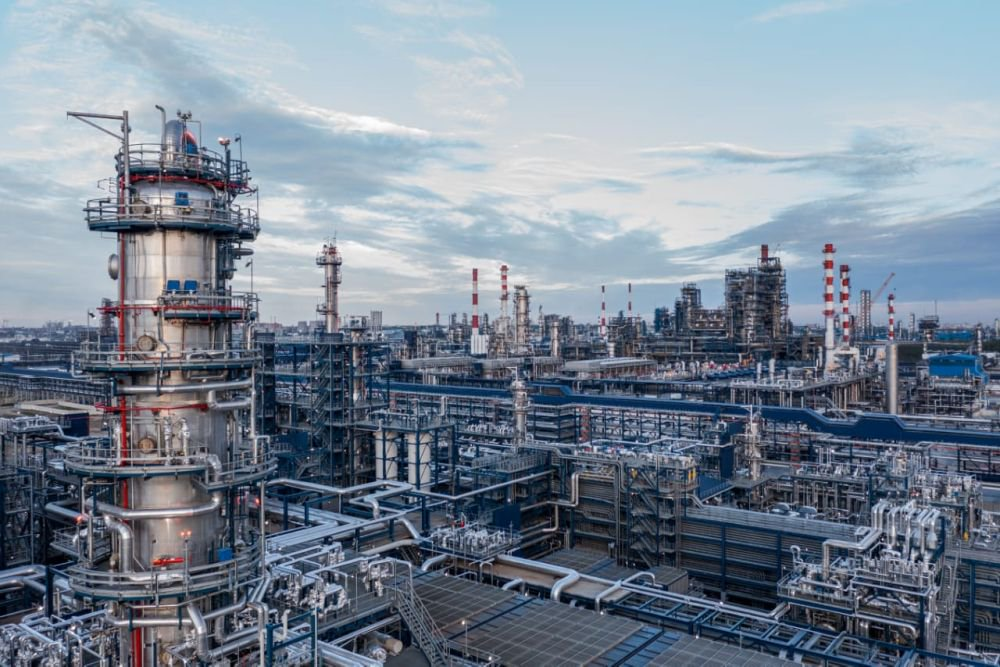 Омский НПЗ. Источник изображения: сайт rg.ru