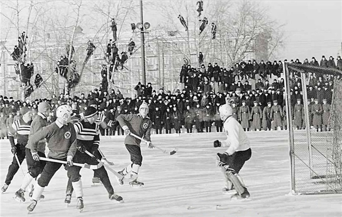 На фото из Интернета: вот он, хоккей моего детства...