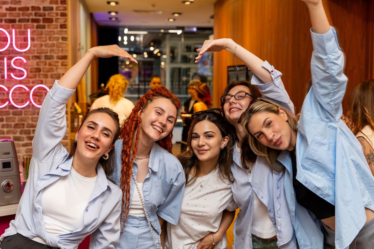 Вот как выглядит идеальная организация корпоративных праздников и мероприятий: полное погружение в атмосферу!