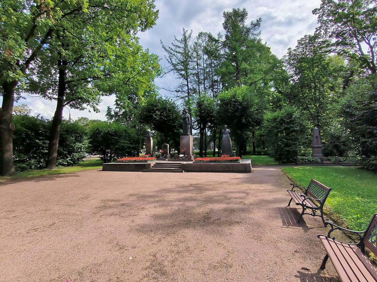 Семейный некрополь Ульяновых. Фото автора.