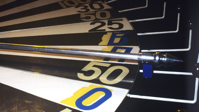     В основу капитал-шоу «Поле чудес» легла американская игра «Колесо фортуны». Российское название было взято из сказки Алексея Толстого «Золотой ключик, или Приключения Буратино» РИА Новости Виталий Савельев