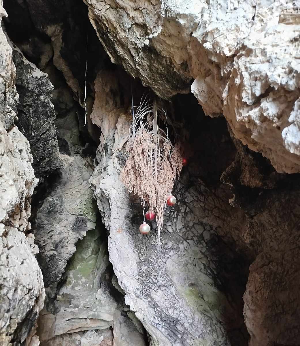 В этом таинственном гроте Новый год всегда!
