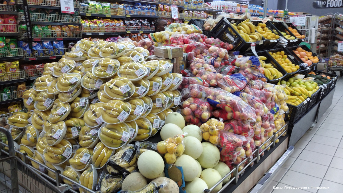 Супермаркет в Виндхуке, столице Намибии, выглядит как типичный российский СПАР. Ассортимент вполне привычный — будто и не выезжал за пределы родины. Только ценники напоминают: ты всё‑таки в Африке.