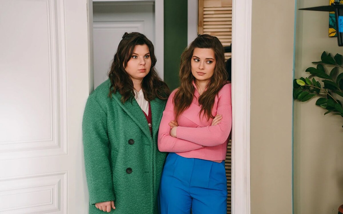 Создатели не стали копировать сюжет турецкого хита, адаптировав историю под современные российские реалии. Во втором сезоне авторы обещают зрителям множество сюрпризов и неожиданных поворотов