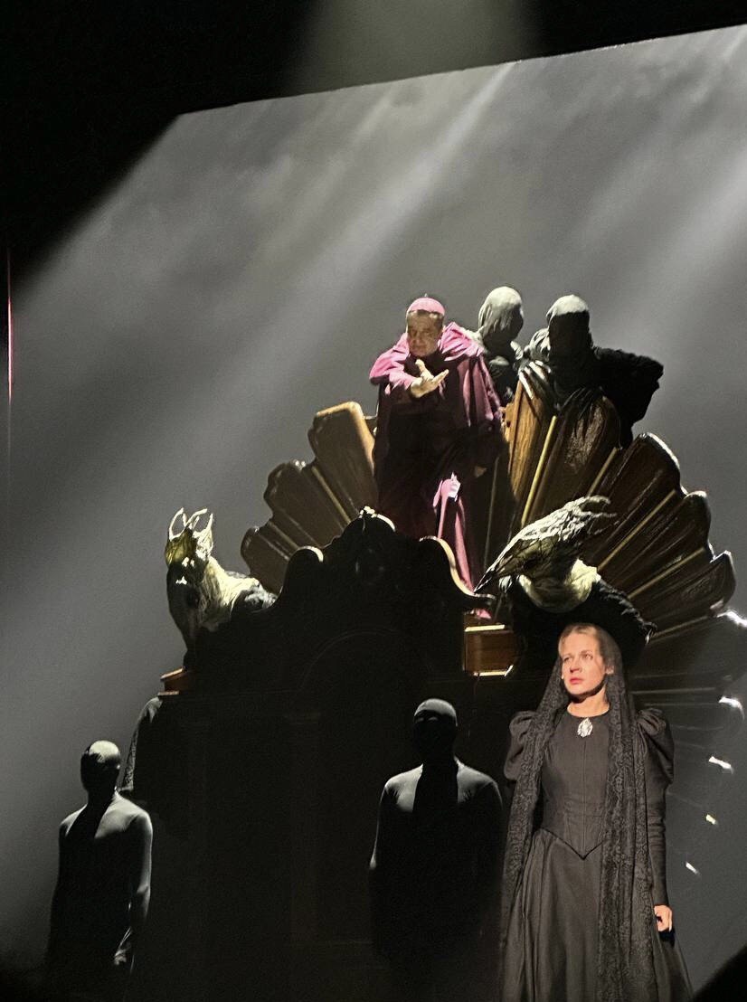 Сцена из спектакля «Кабала святош». МХТ. Фото автора.Сцена из спектакля «Кабала святош». МХТ. Фото автора.