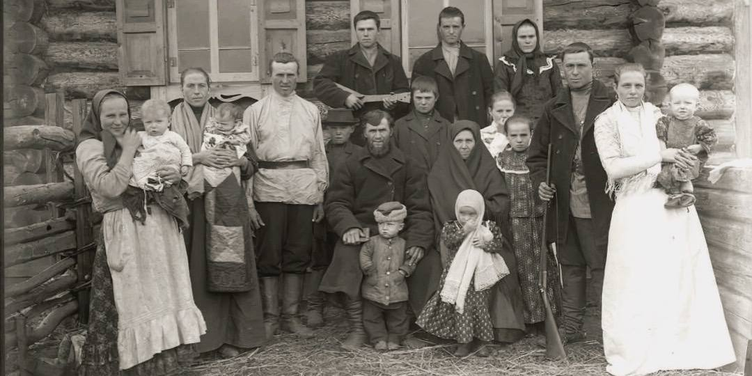 Почему одни русские фамилии оканчиваются на «-ов», а другие на «-ин» — и что это значит на самом деле