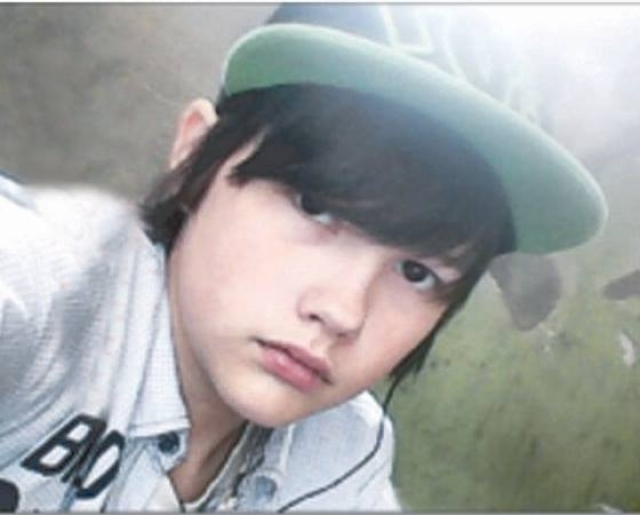 Иван Крапивин бросился на взрослого мужчину, чтобы защитить свою маму. Фото: Известия
