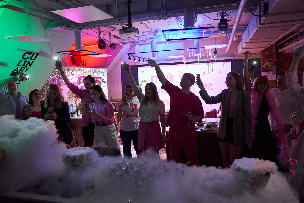 Как активно провести корпоратив? необычное шоу — это драйв, юмор и море позитивных эмоций для вашей команды в Москве.