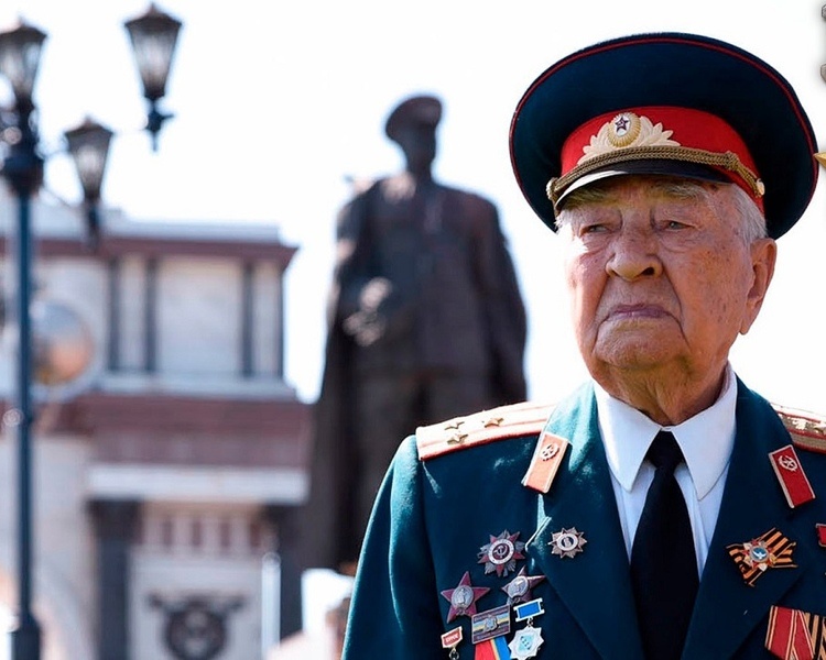     В Курской области 25 октября чтят память Героя Советского Союза Михаила Булатова