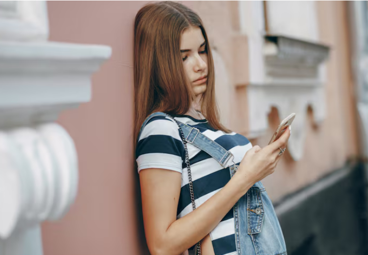 Почему после расставания человек не блокирует бывшего партнера?