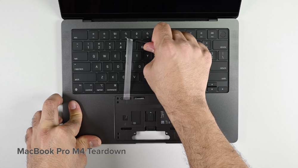    iFixit MBP M4
