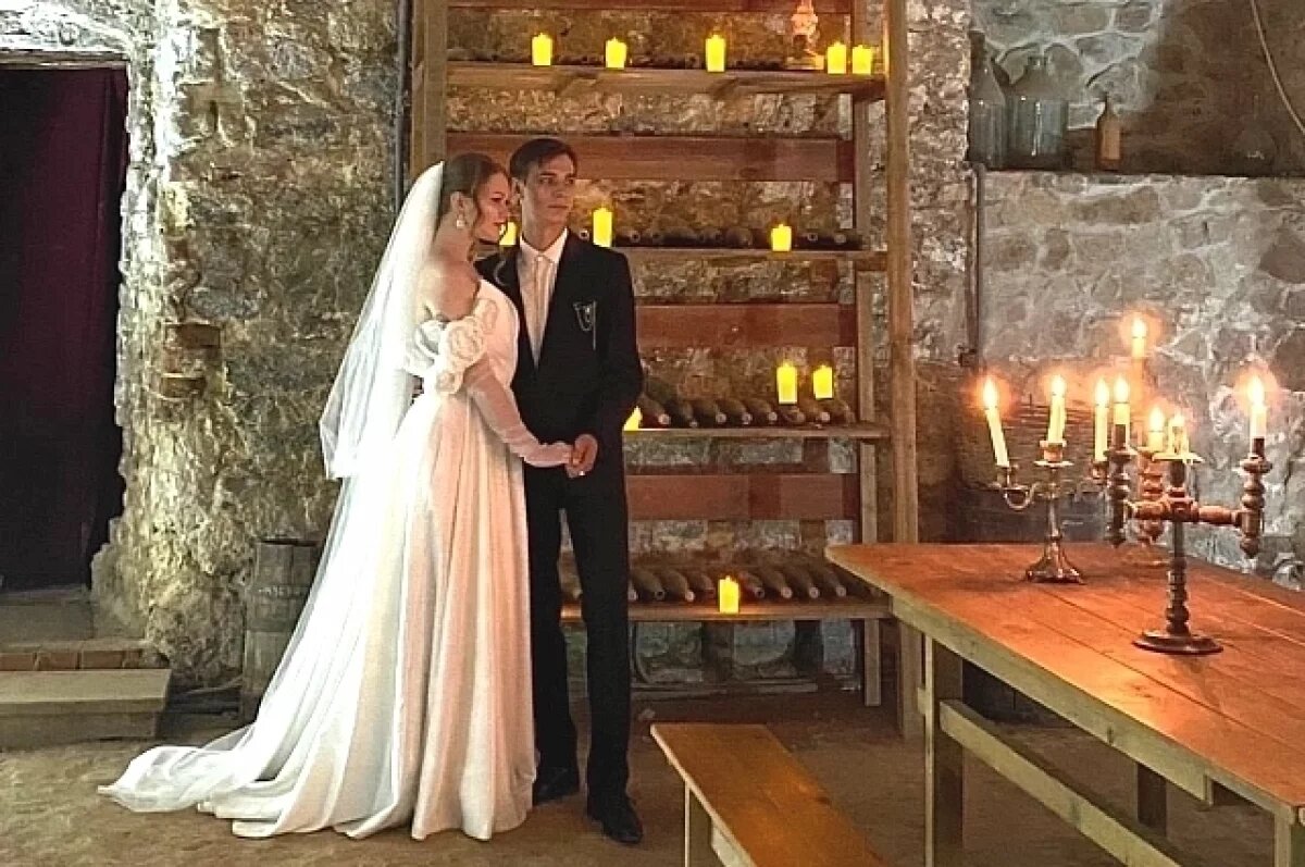    Театральный, музейный и спортивный браки заключили волгоградцы – видео