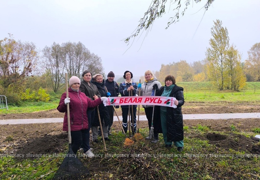     К республиканскому субботнику присоединились члены Копыльской РО РОО "Белая Русь"