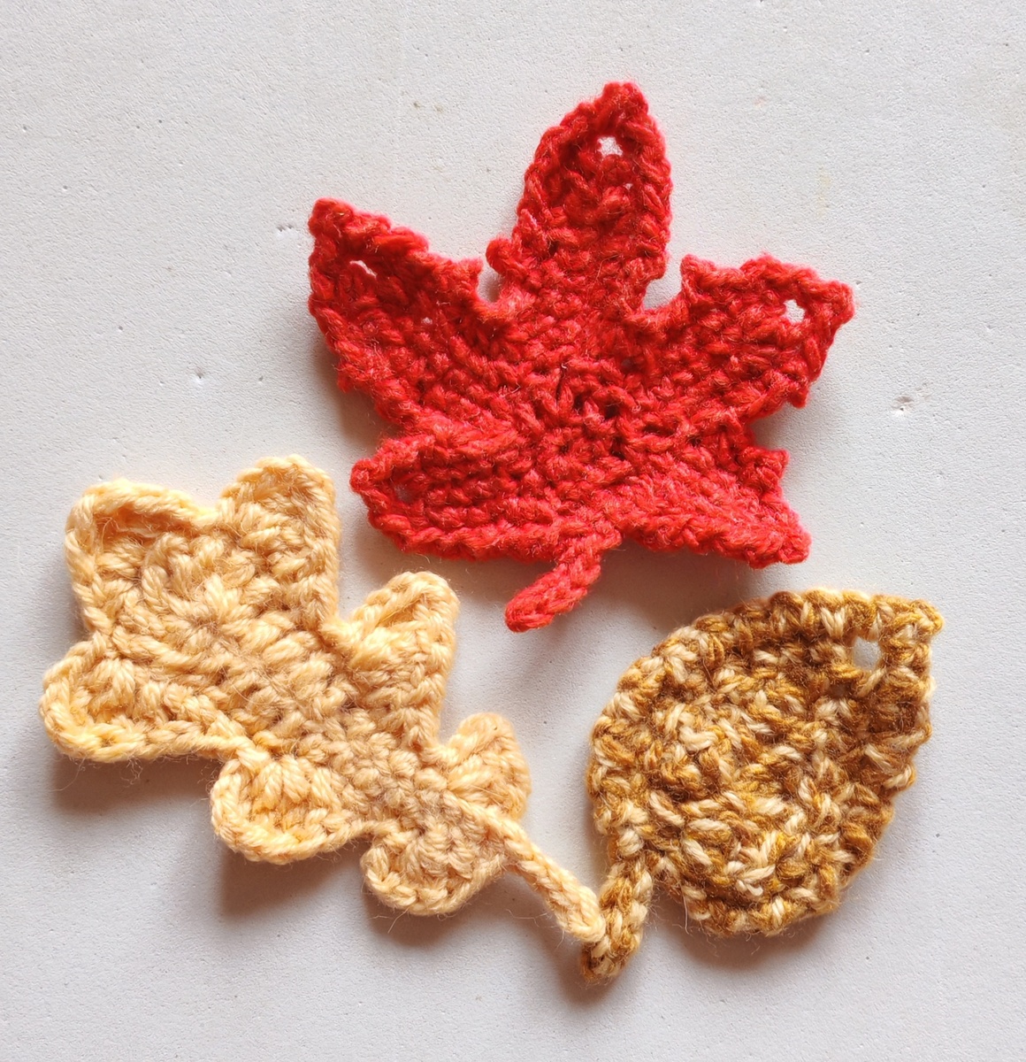 Вязаные листья