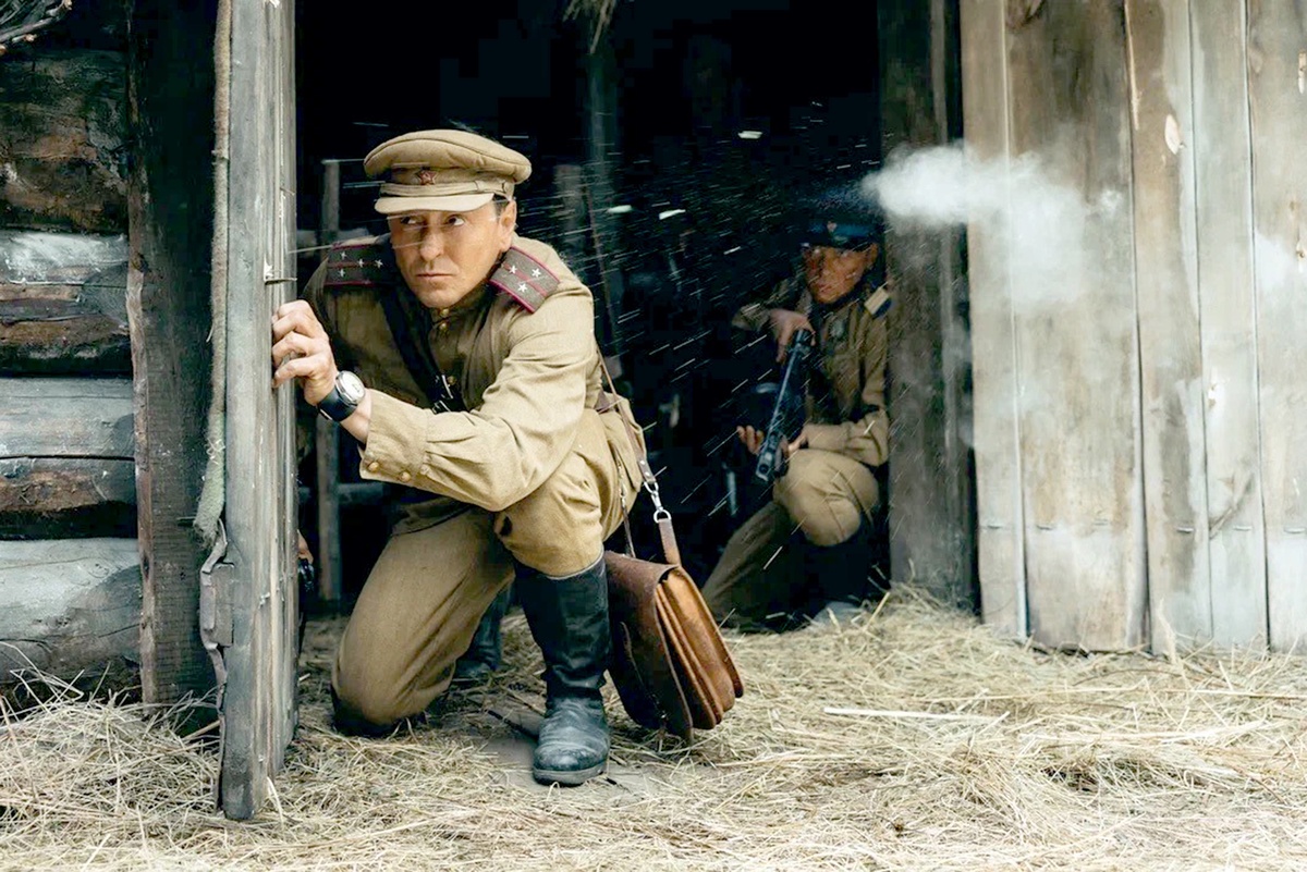    Сергей Безруков, исполнитель роли капитана Павла Алехина, считает, что его герой - трагический по-своему персонаж./Первый канал