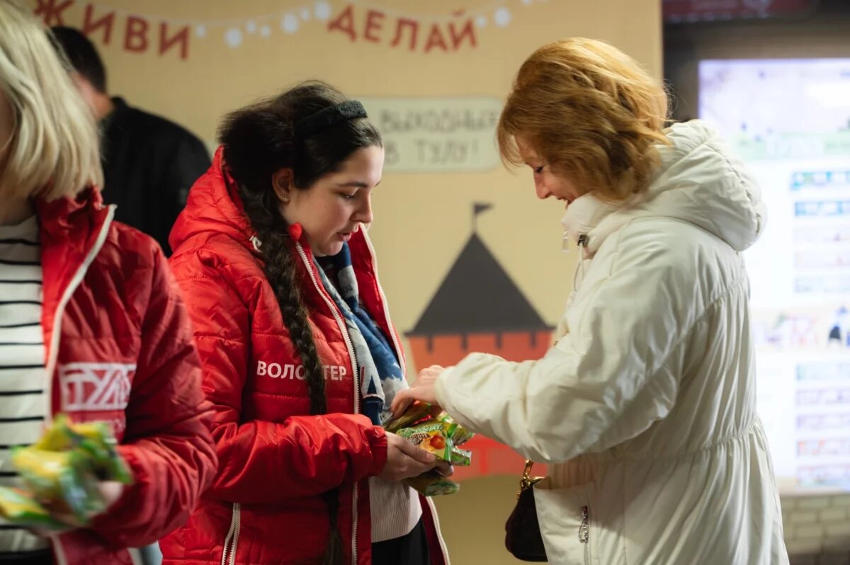    В московском метро пассажирам подарили тульские пряники