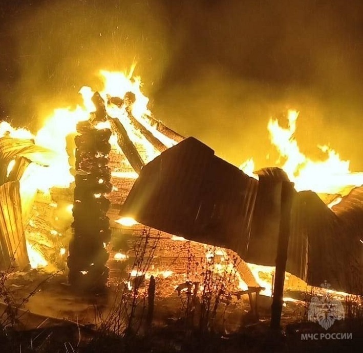 Канал ТСН сообщает,что ночью в Киеве на фоне воздушной тревоги прогремели взрывы