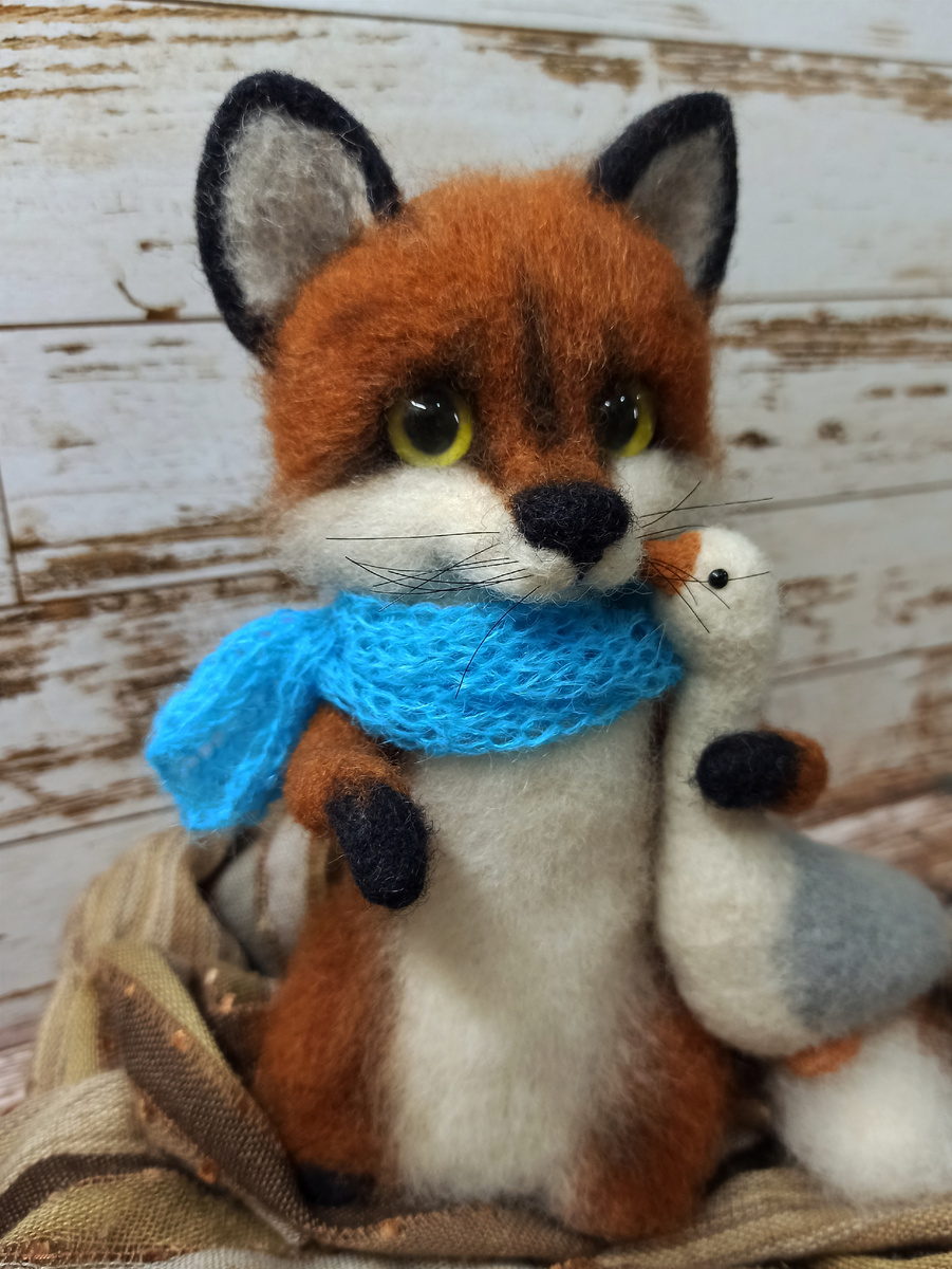 Лисичка с гусем валяная