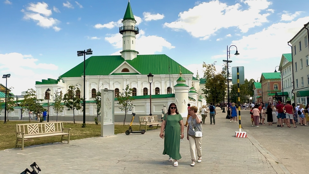 Архитектура мечети сочетает татарское зодчество и элементы барокко. Всё просто и изящно.