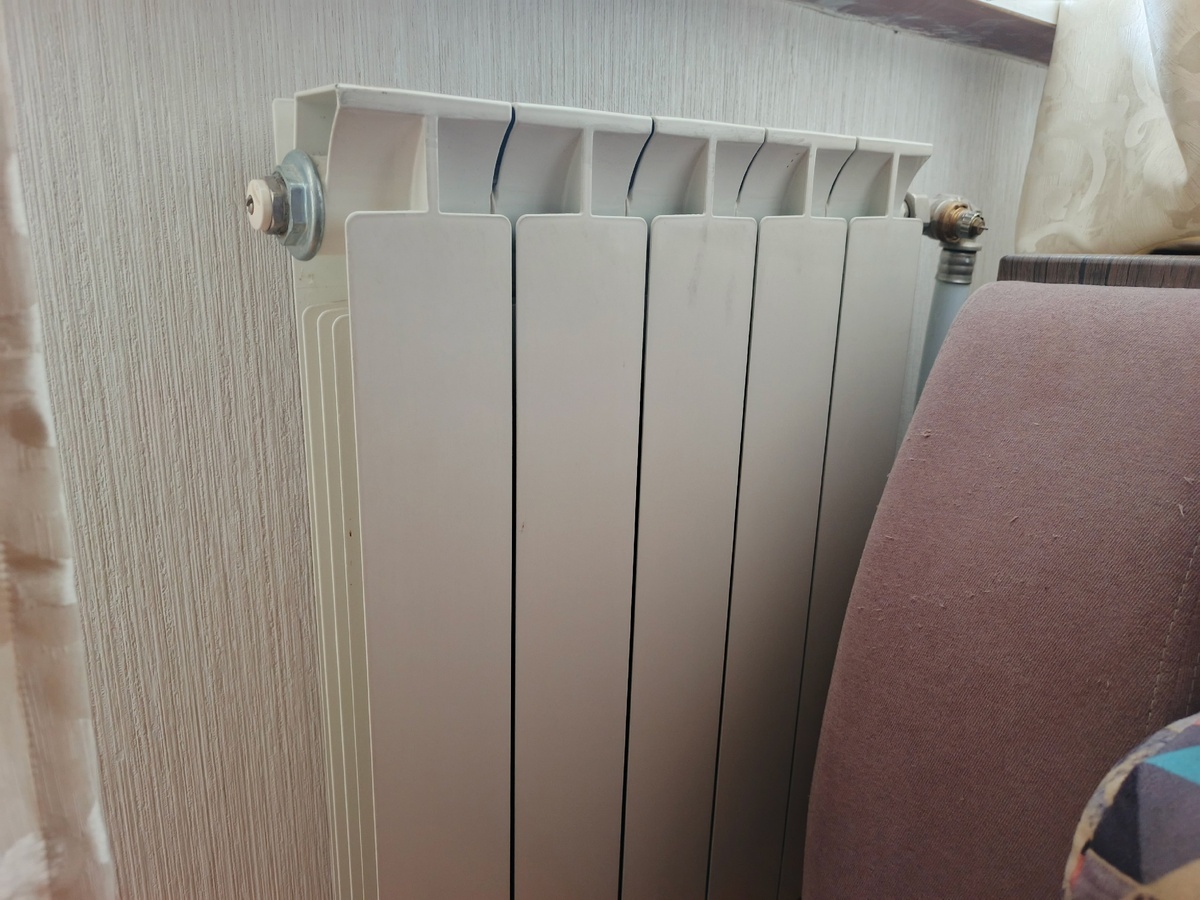    Нужна только одна фольга: дома тепло даже в -30 и из окна не дует