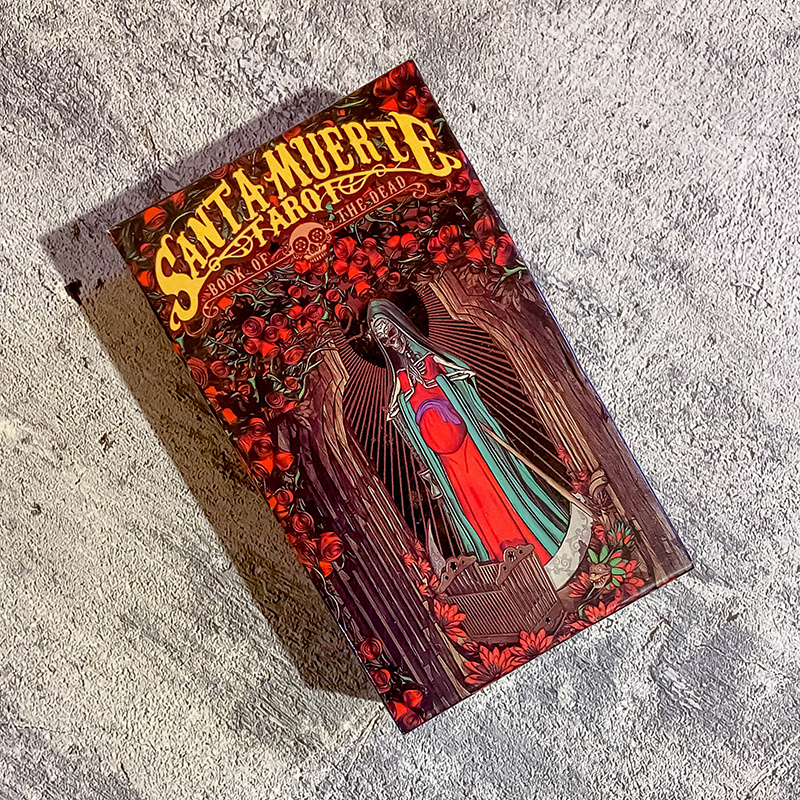 Santa Muerte Tarot: дизайн коробки (фото моё)