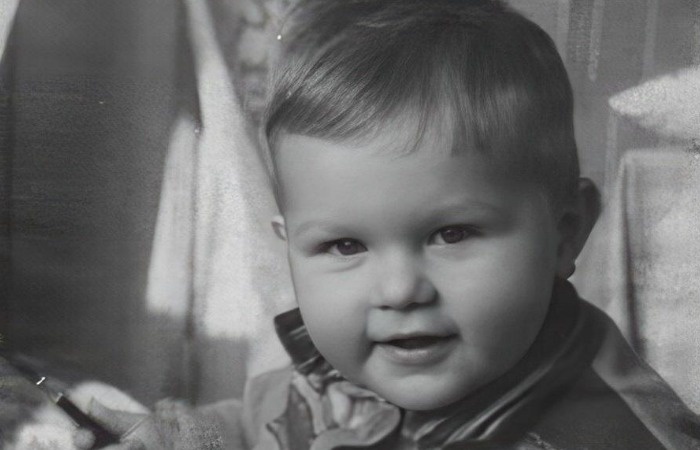 Александр Новиков в детстве.