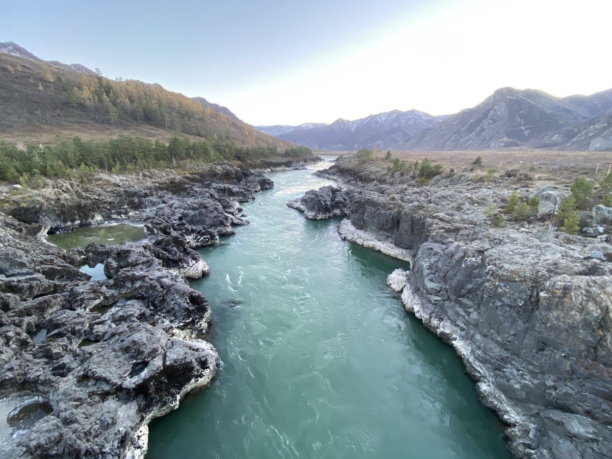 Перед закатом. Река Катунь у Ороктойского моста осенью. Горный Алтай за Чемалом.