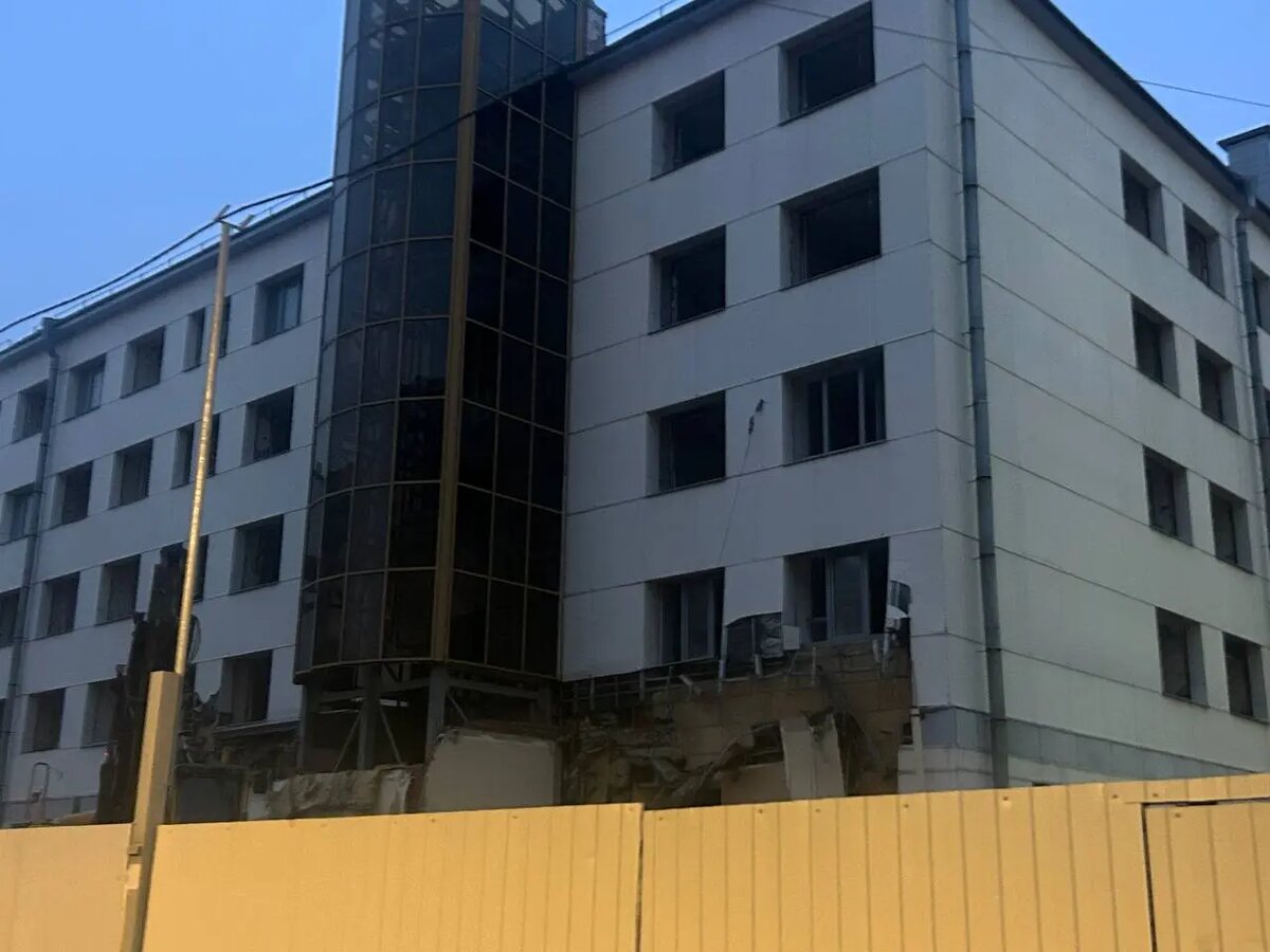    Снос отеля Andersen на улице Чапыгина, 4. Фото: Мойка78