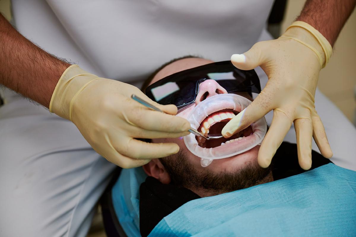 OptraGate при осмотре у врача-стоматолога ортопеда.