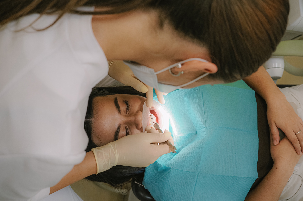  OptraGate при установке брекетов.