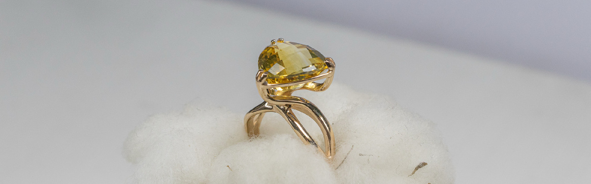 Золотое кольцо с крупным цитрином «Летисия»