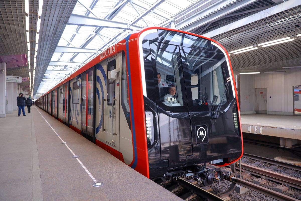 📷 1.1: Новый состав «Москва-2024» на станции: внешний вид головного вагона (Фото: Moscow Metro / RailwayPro).