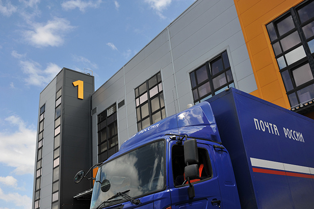 Водители тверской почты удостоены наград ко Дню автомобилиста