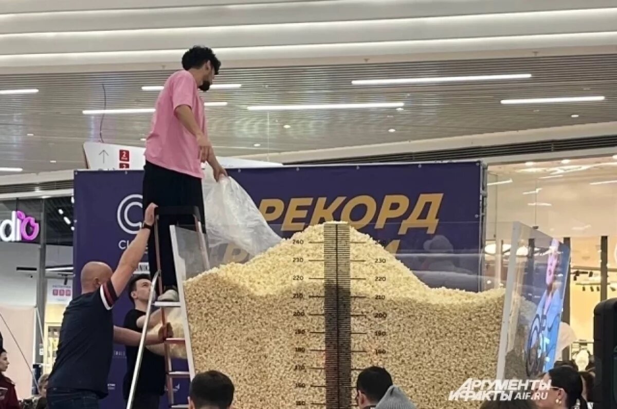    В Перми пытаются побить рекорд, изготавливая гигантский стакан попкорна