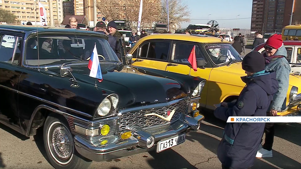    Зрелищная выставка ко Дню автомобилиста открылась в Красноярске