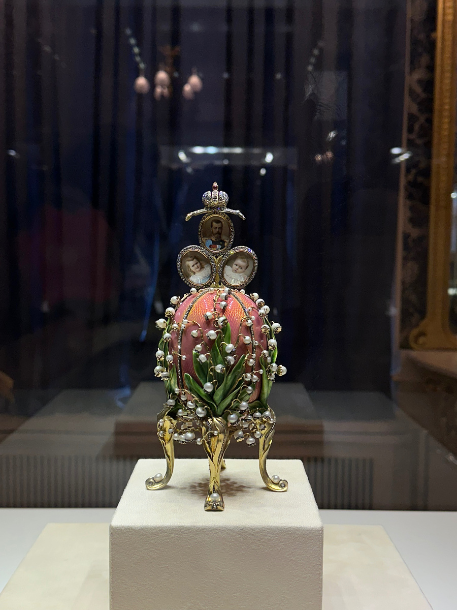 Яйцо Фаберже, которое мне понравилось больше всего - Пасхальное яйцо "Ландыши". Николай II подарил его Александре Федоровне на Пасху 1898 года