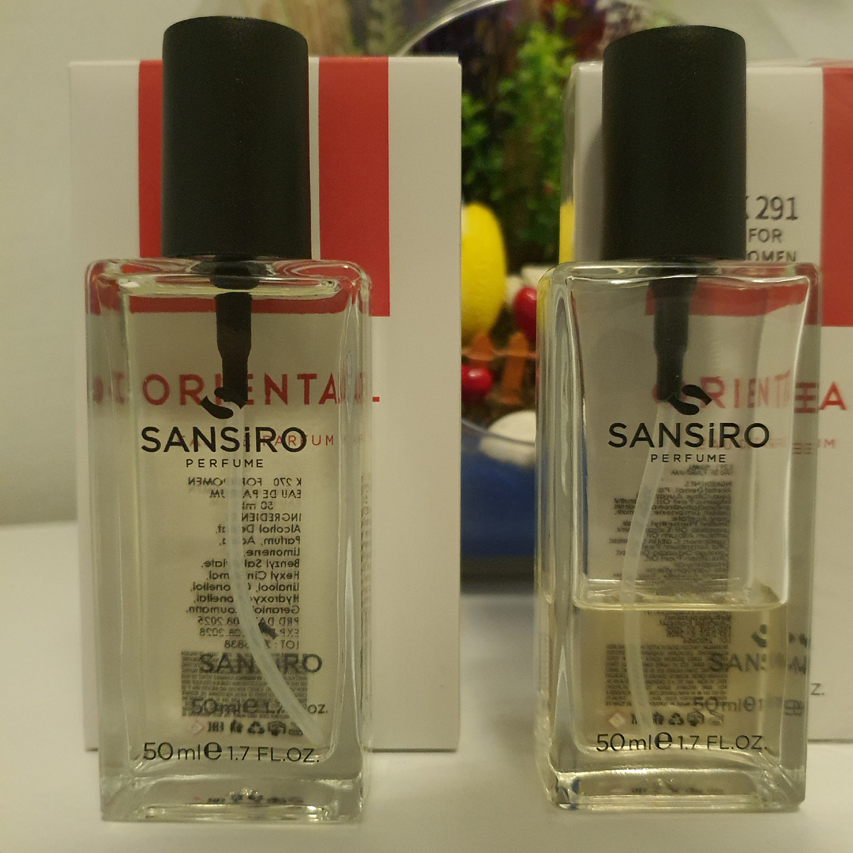 Слева мужа, справа мой: тестер и полный флакон в коробке