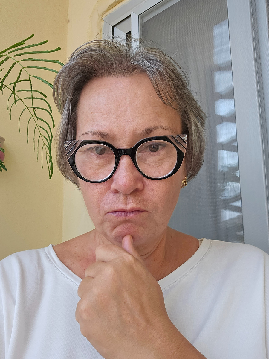 Вот она, озабоченность на лице. Правда, не по поводу санкций, а по причине банального недосыпа