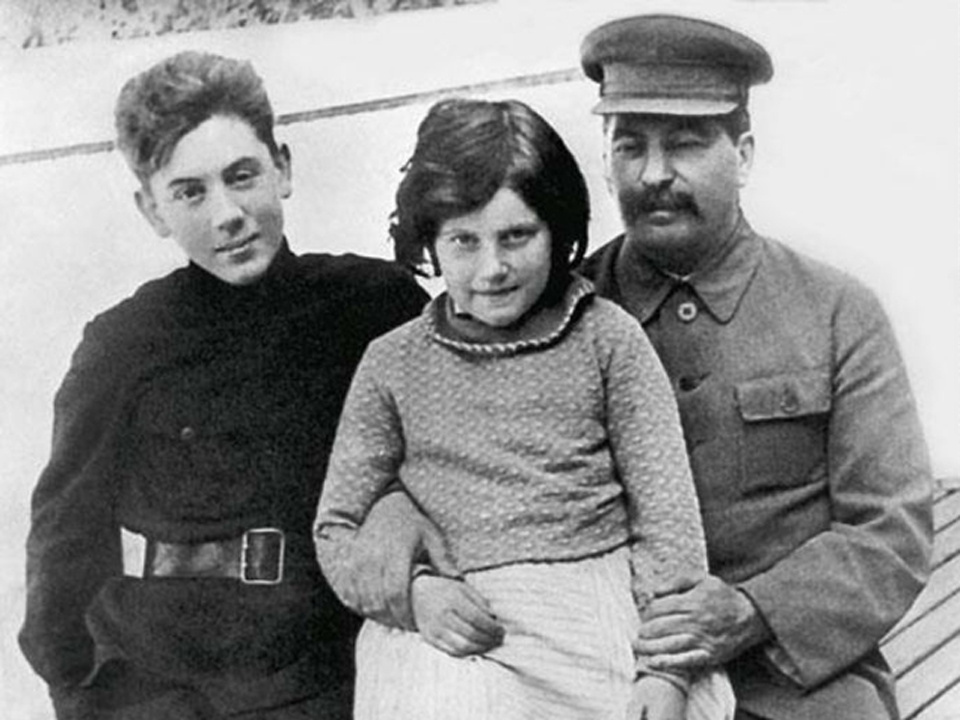 С отцом и братом