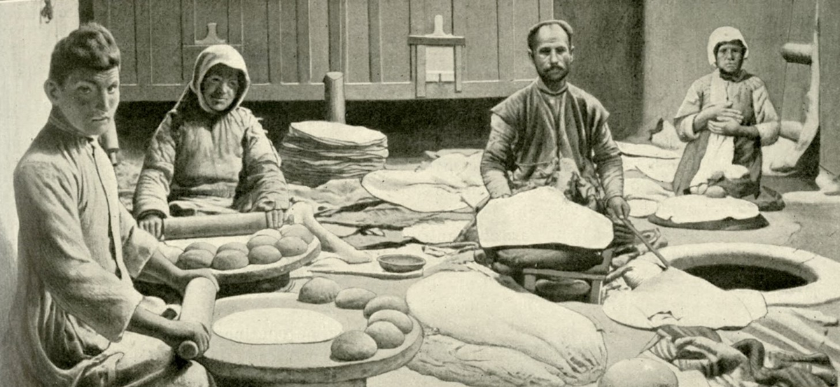 Армяне пекут лаваш - 1906-й год