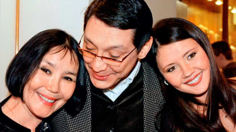 Наталья Аринбасарова с сыном Егором и дочкой Екатериной