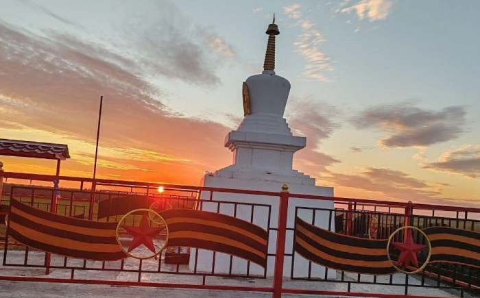 Так выглядел субурган, построенный Забайкальским краем возле поселка Мангуш в ДНР / Фото: телеграм-канал Александр Осипов