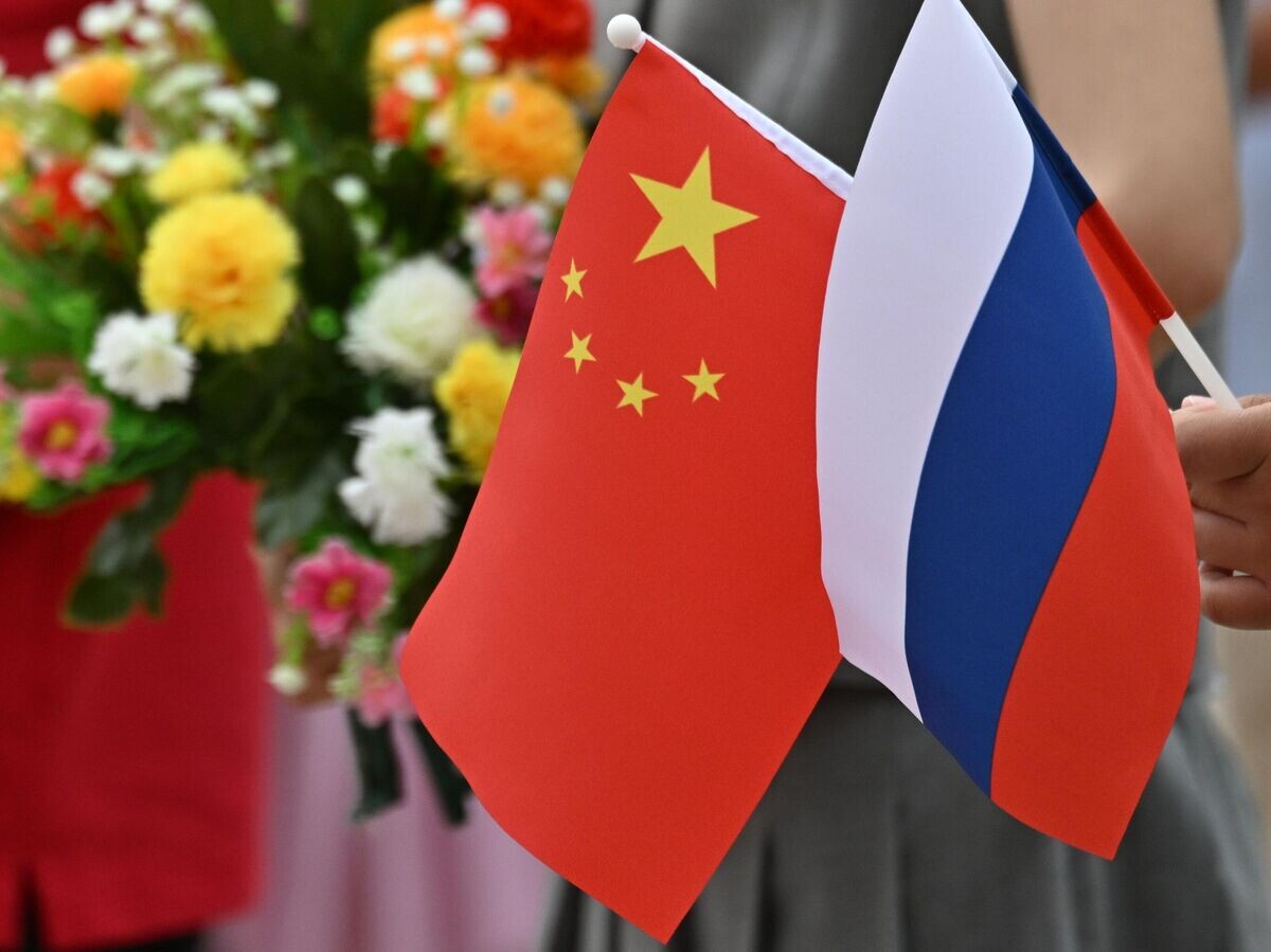    Флаги Росиии и Китая© РИА Новости . Сергей Бобылев