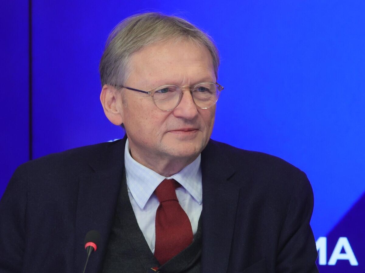    Председатель российской части Российско-Китайского комитета мира, дружбы и развития, член правления Ассоциации виноградарей и виноделов России Борис Титов© РИА Новости / Виталий Белоусов