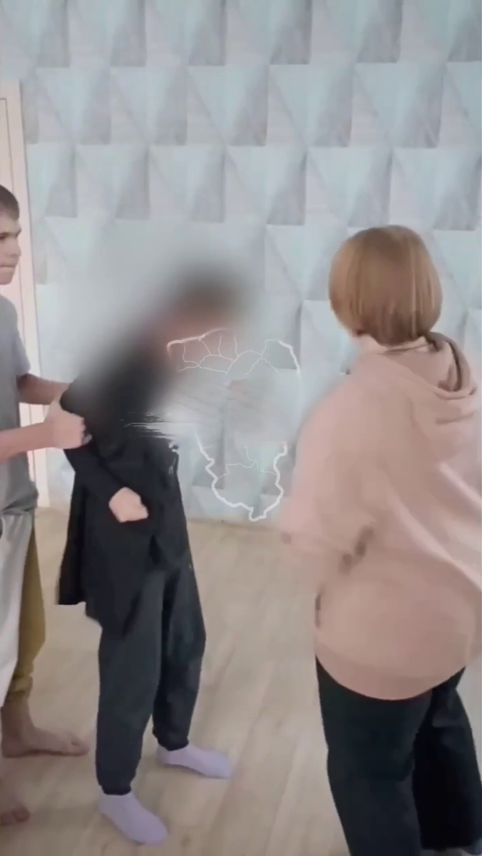 Кадры расправы в детском доме